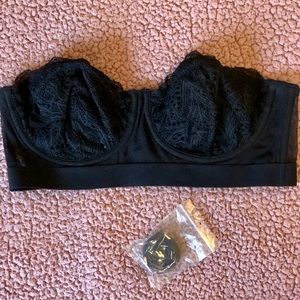 Lively Black Lace strapless bra (straps included)